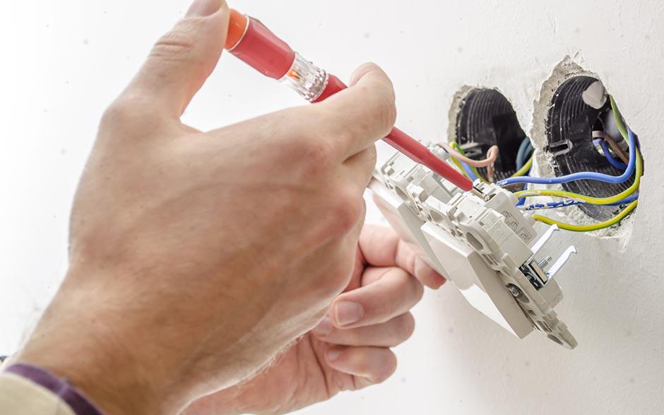 je recherche un électricien Versailles