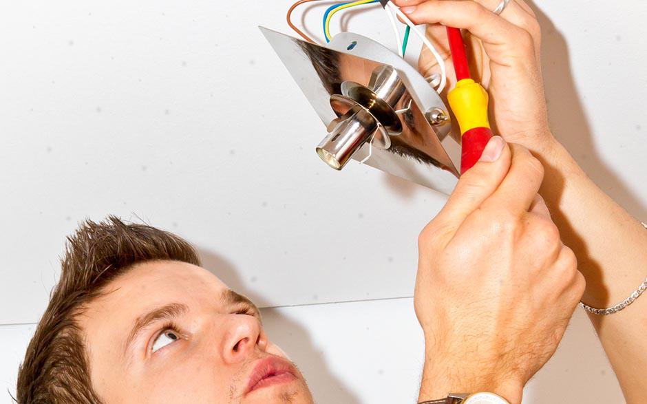 je recherche un électricien Versailles